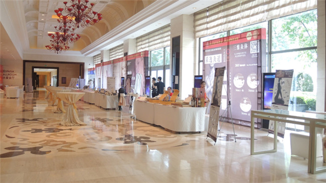 婚紗觸摸導(dǎo)購(gòu)展示-碩遠(yuǎn)觸控 婚紗觸摸導(dǎo)購(gòu)展示-碩遠(yuǎn)觸控